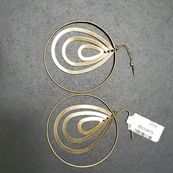 Cache gold tone layered earrings - Picture 3 of 9